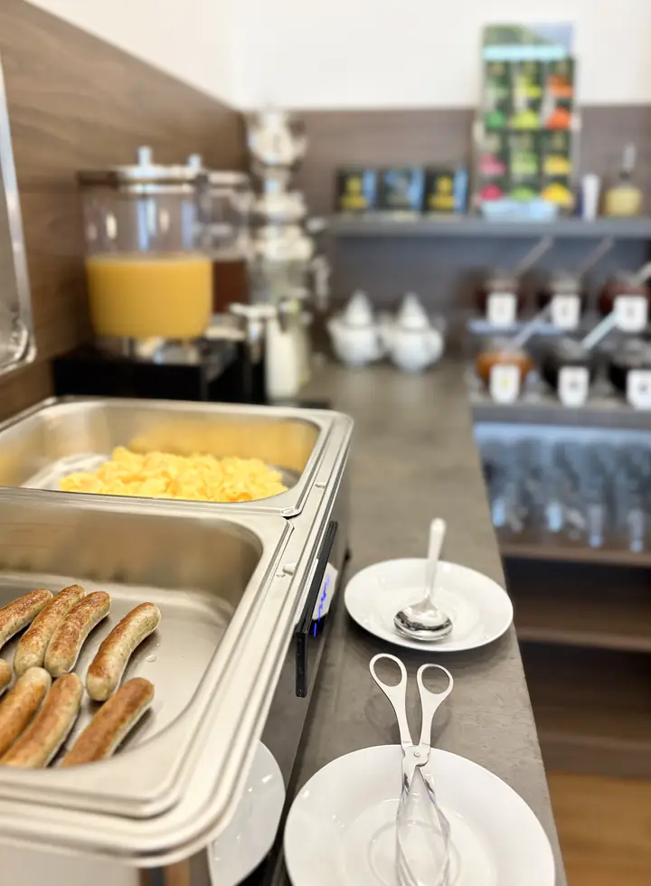 Scrambled eggs and sausages on the hot buffet
